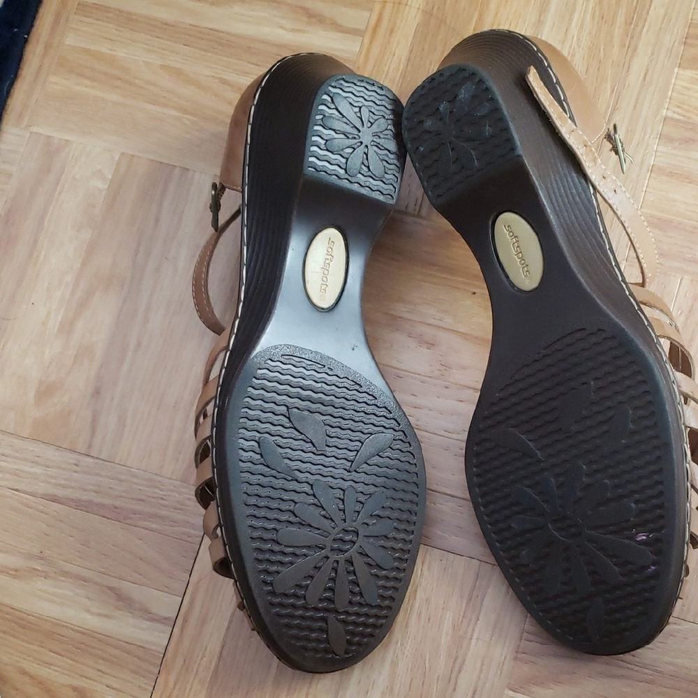 Softspots Women's Brown Strappy Sandals - Picture 3 of 5